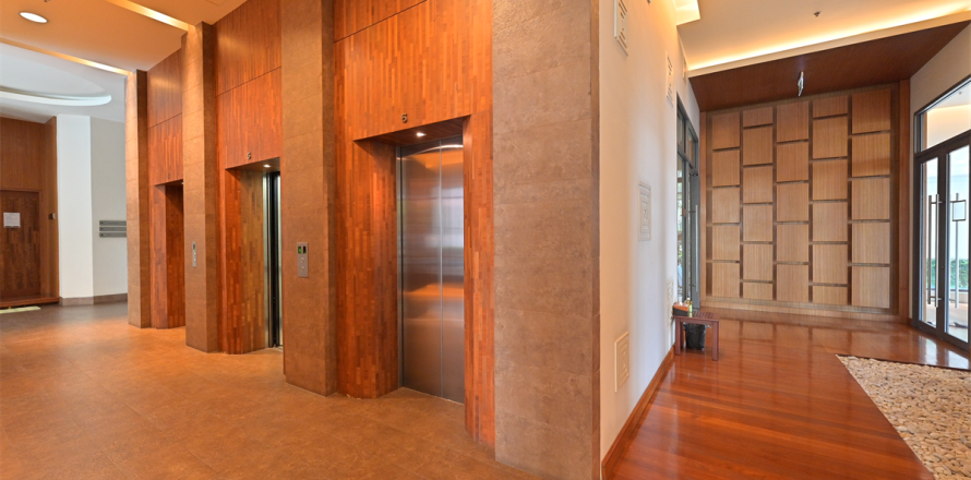 Condo in Bangkok, Thailand, 3 bedrooms  № 189915