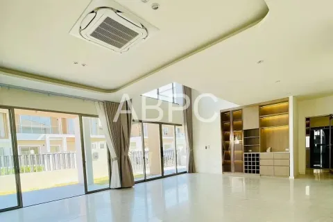 Casa de 4 dormitorios en Pattaya, Tailandia № 211110 - foto 6