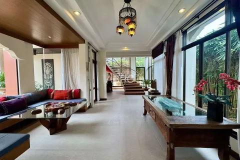 Casa de 5 dormitorios en Pattaya, Tailandia № 211112 - foto 7