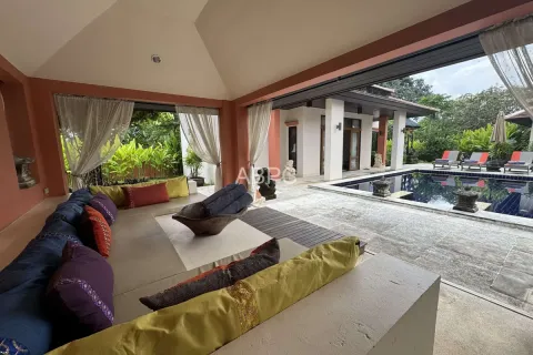 Casa de 5 dormitorios en Pattaya, Tailandia № 211112 - foto 3