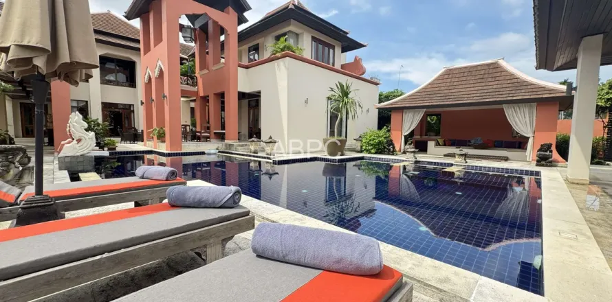 Casa de 5 dormitorios en Pattaya, Tailandia № 211111