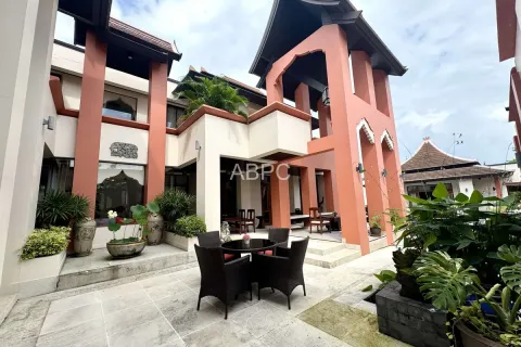 Casa de 5 dormitorios en Pattaya, Tailandia № 211111 - foto 11