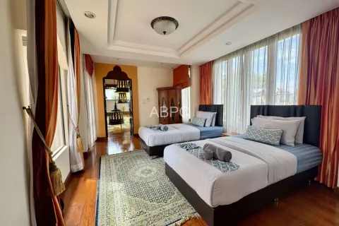 Casa de 5 dormitorios en Pattaya, Tailandia № 211111 - foto 5