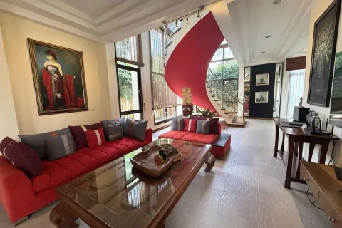 Casa de 5 dormitorios en Pattaya, Tailandia № 211111 - foto 12