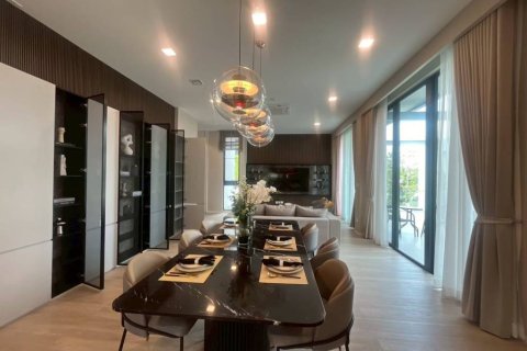 Loft in Saphan Sung, Bangkok, Thailand 4 bedrooms № 156823