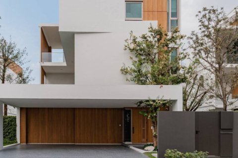 Maison à Saphan Sung, Bangkok, Thaïlande 4 chambres № 156822