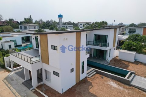 House in Pattaya, Thailand 6 bedrooms № 197068 - photo 3