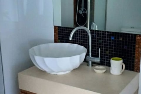 Condo on Jomtien Beach, Pattaya, Thailand, 2 bedrooms  № 176521 - photo 2