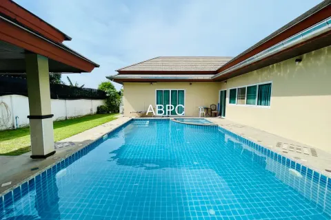 Casa de 3 dormitorios en Pattaya, Tailandia № 211552 - foto 2