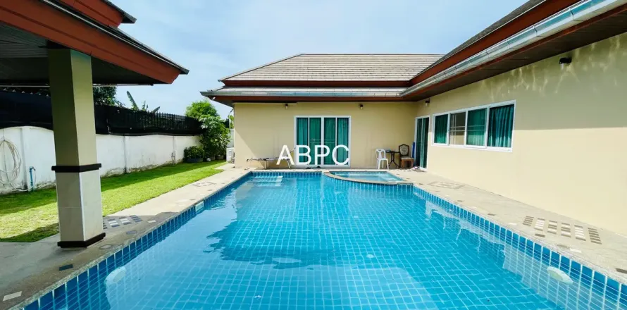 Casa de 3 dormitorios en Pattaya, Tailandia № 211552