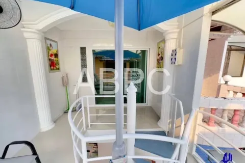 Adosado de 4 dormitorios en Pattaya, Tailandia № 211549 - foto 3