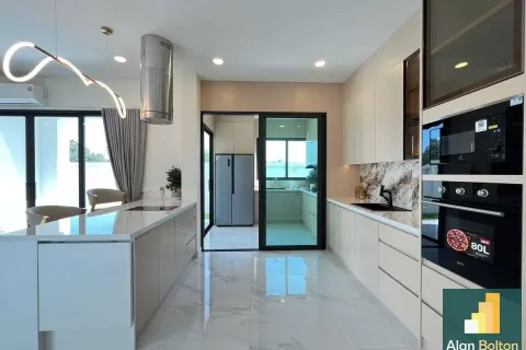 Casa de 5 dormitorios en Pattaya, Tailandia № 211553 - foto 5