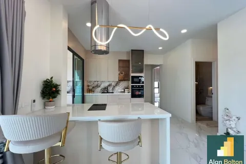 Casa de 5 dormitorios en Pattaya, Tailandia № 211553 - foto 9