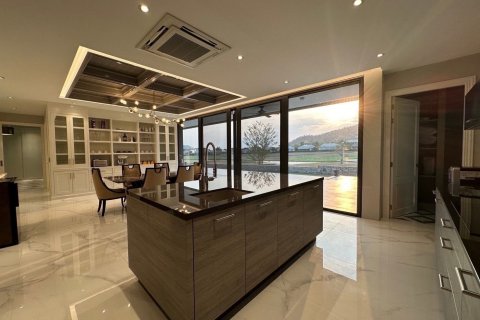 Villa in Hua Hin, Thailand 4 bedrooms № 138980 - photo 5