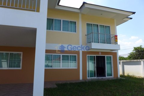 House in Pattaya, Thailand 4 bedrooms № 197186