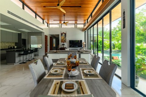 Villa in Phuket, Thailand 4 bedrooms № 139111 - photo 2