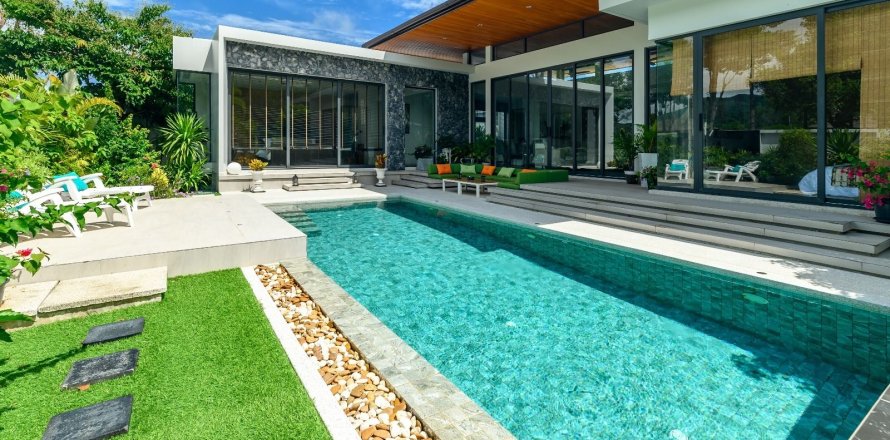 Villa in Phuket, Thailand 4 bedrooms № 139111