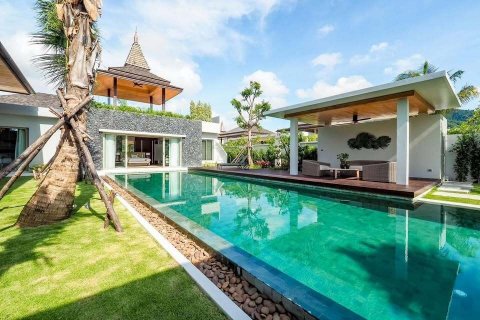 Villa in Phuket, Thailand 4 bedrooms № 139108 - photo 1