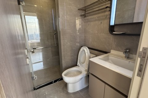 Condo in Huai Khwang, Bangkok, Thailand, 2 bedrooms  № 173676 - photo 13