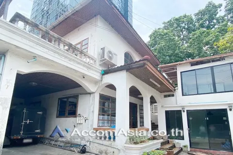 House in Khlong Toei, Bangkok, Thailand 4 bedrooms № 216900