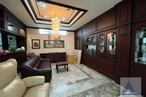 House in Bang Kho Laem, Bangkok, Thailand 5 bedrooms № 216904