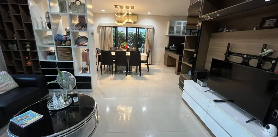 Maison à Taling Chan, Bangkok, Thaïlande 4 chambres № 156103