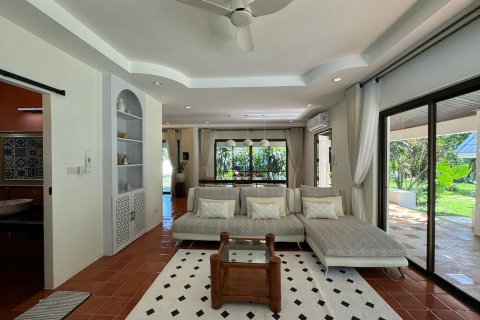 Villa in Pa Klok, Thailand 4 bedrooms № 156101 - photo 9