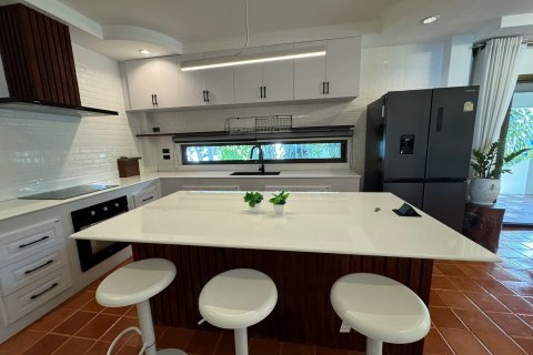 Villa in Pa Klok, Thailand 4 bedrooms № 156101 - photo 14