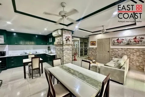 Condominio de 2 dormitorios en Jomtien Beach, Pattaya, Tailandia № 213293 - foto 2