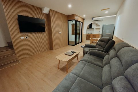 House in Bang Kapi, Bangkok, Thailand 3 bedrooms № 162170 - photo 2