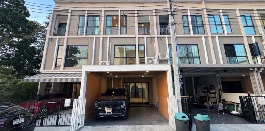 House in Bang Kapi, Bangkok, Thailand 3 bedrooms № 162170