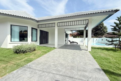 Villa in Pattaya, Thailand 4 bedrooms № 147059 - photo 2