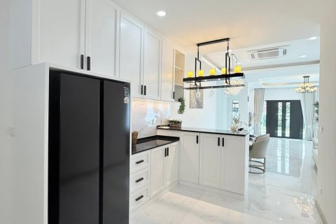 Villa in Pattaya, Thailand 4 bedrooms № 147059 - photo 9