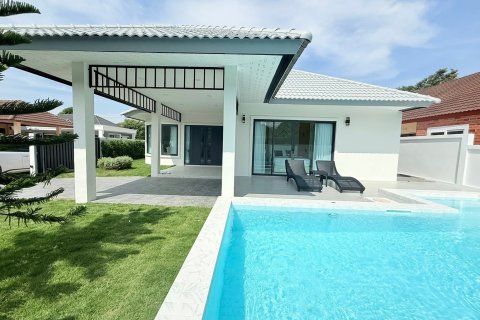 Villa in Pattaya, Thailand 4 bedrooms № 147059 - photo 1