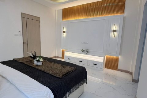 Villa in Pattaya, Thailand 4 bedrooms № 147059 - photo 16