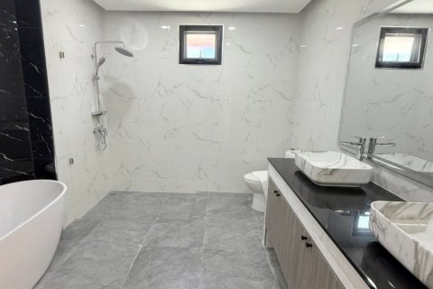 Villa in Pattaya, Thailand 4 bedrooms № 147059 - photo 18