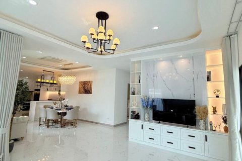 Villa in Pattaya, Thailand 4 bedrooms № 147059 - photo 5