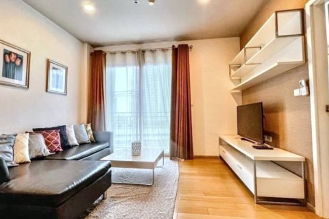 Condo in Bangkok, Thailand, 1 bedroom  № 116327 - photo 1