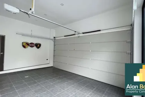 Casa de 6 dormitorios en Pattaya, Tailandia № 210998 - foto 3