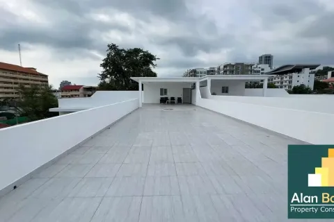 Casa de 6 dormitorios en Pattaya, Tailandia № 210998 - foto 17