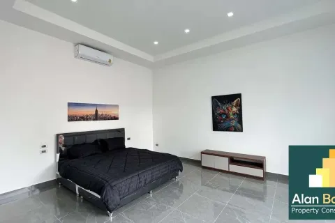 Casa de 6 dormitorios en Pattaya, Tailandia № 210998 - foto 7