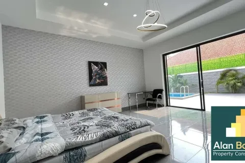 Casa de 6 dormitorios en Pattaya, Tailandia № 210998 - foto 11