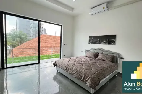 Casa de 6 dormitorios en Pattaya, Tailandia № 210998 - foto 9