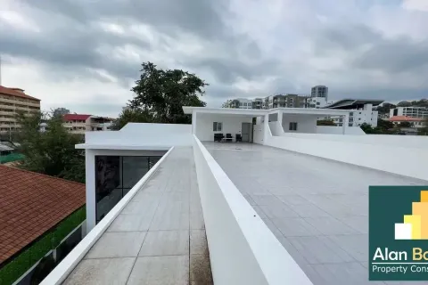Casa de 6 dormitorios en Pattaya, Tailandia № 210998 - foto 10