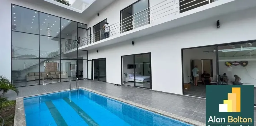 Casa de 6 dormitorios en Pattaya, Tailandia № 210999