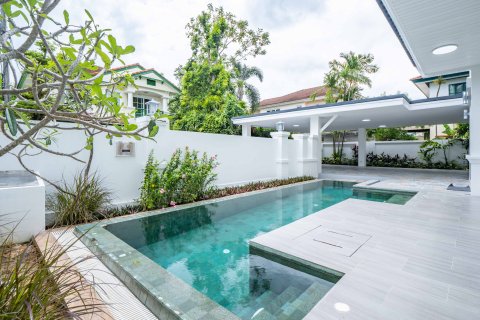 House in Phuket, Thailand 4 bedrooms № 161945