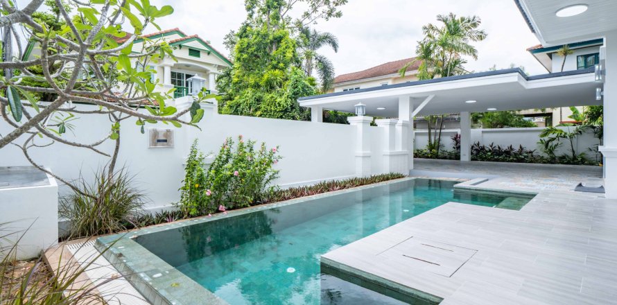 House in Phuket, Thailand 4 bedrooms № 161945