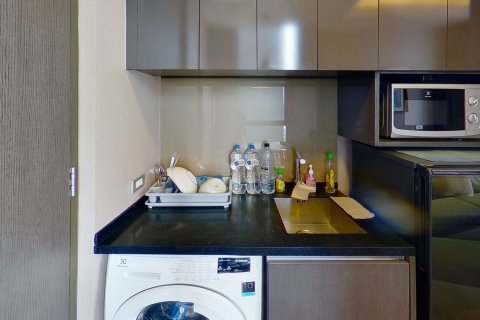 Студия в кондо в Клонг Тоэй, Бангкок, Таиланд № 161943 - фото 2