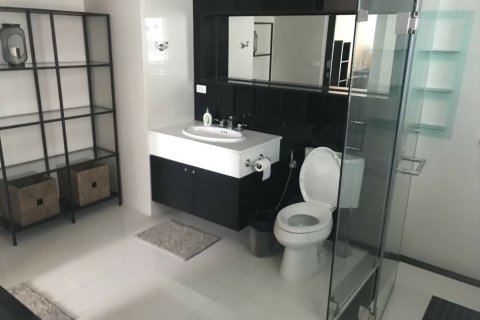 Condo à Pathum Wan, Bangkok, Thaïlande, 2 chambres  № 161948 - photo 5
