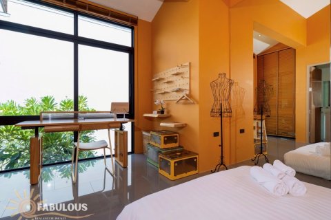 Villa in Bang Tao, Thailand 4 bedrooms № 179524 - photo 21